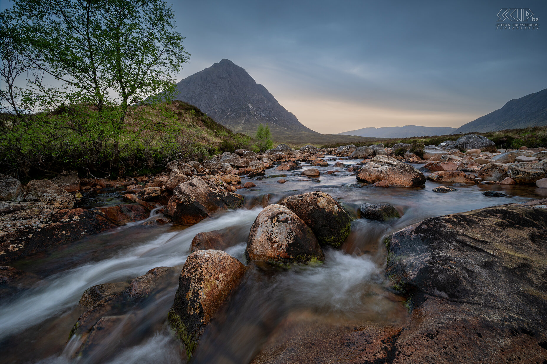 Glen Coe - River Coupall Watervalletjes op de River Coupall met zicht op de Buachaille Etive Mòr in de Glen Coe-vallei. Stefan Cruysberghs